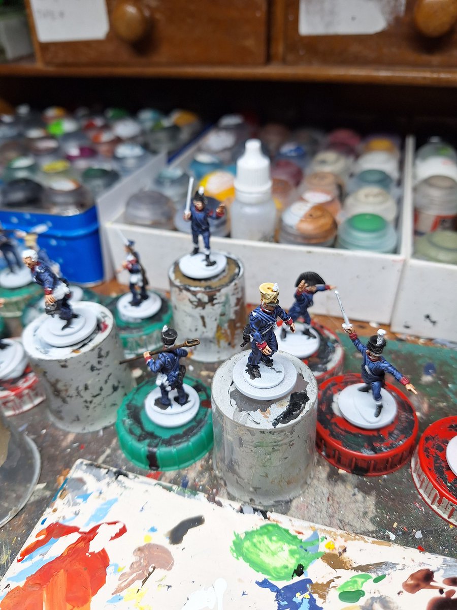 SJDKEY's tweet photo. #Hobbystreak Day 1047 French artillery crew progressed a little #northstarminiatures #victrixlimited #musketsandtomahawks #shakosandbayonets #sharpesrifles #silverbayonet #tomahawkstudios #napoleonicminiatures #napoleonicwargames #peninsularwar #vivelempereur https://t.co/QiWnaoamMb
