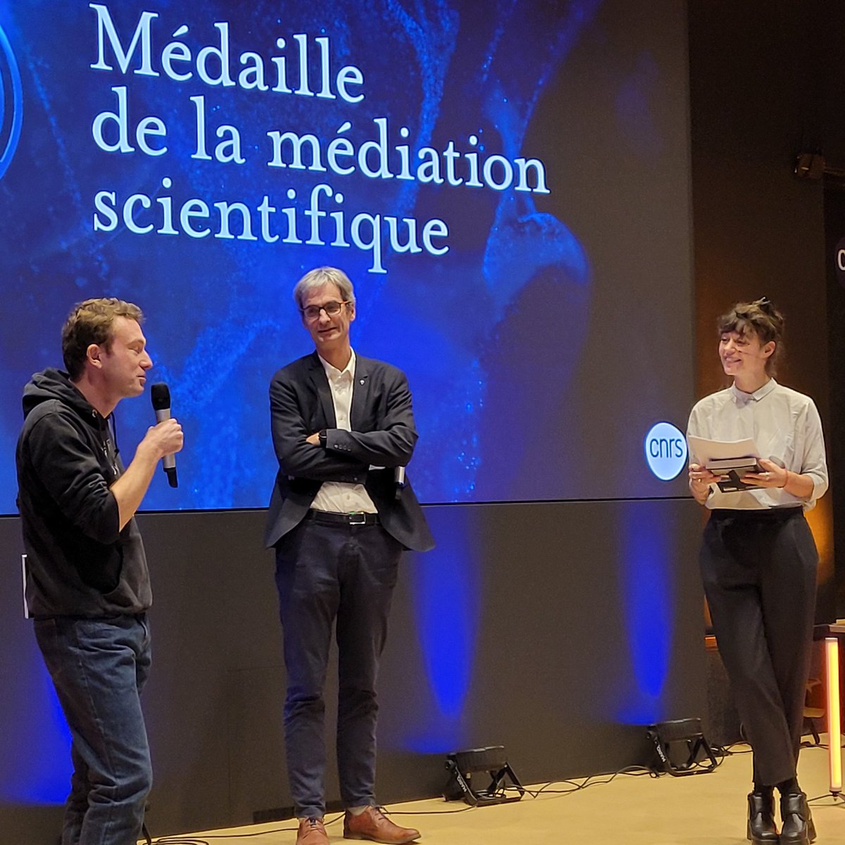 #TalentsCNRS Pour sa chaîne de vulgarisation 'Science Étonnante', aux 1,3 million d’abonnés et 110 millions vues, David Louapre reçoit la médaille de la médiation scientifique 2023 du @CNRS
👉 youtu.be/AgF7npkRqCU