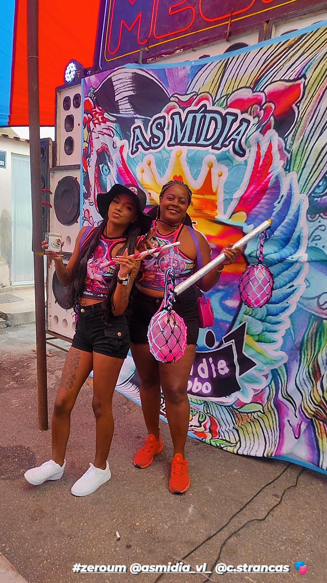 ainda sobre ontem, nossa pintura do muro🎭
#eueazeroum 🥇