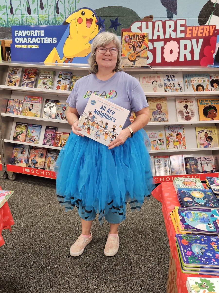 LisaCrede's tweet photo. Today was the first day of book fair! I love being able to put this together for the kids every Fall and Spring. Thanks to all the wonderful volunteers helping me this week!! #WeareMooretogether @moore_magnet , @mr_marckel , @lindsaywjacobo https://t.co/O8gBisUiMp