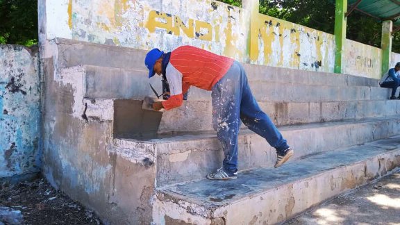 GMBNBT_NE's tweet photo. #06Nov23
Abordaje integral de rehabilitación a la cancha deportiva Wuilly Milt, sector El Maco, mcpio Gómez. Beneficiando a todas las familias de dicho sector 

#SomosTricolor 
#PlanCanchaTricolor2023

@NicolasMaduro @delcyrodriguezv @GRaulparedes @MPPOP_OFICIAL @Barrio_Tricolor https://t.co/Lzo2x7oOw7