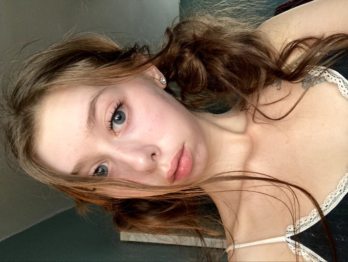 smooches on ur cock 😋 https://t.co/obefdhXwLg