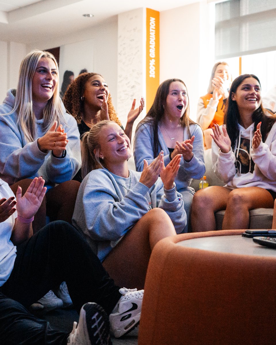 📸 worth a thousand words 🤘 #HookEm | #RunWithTexas