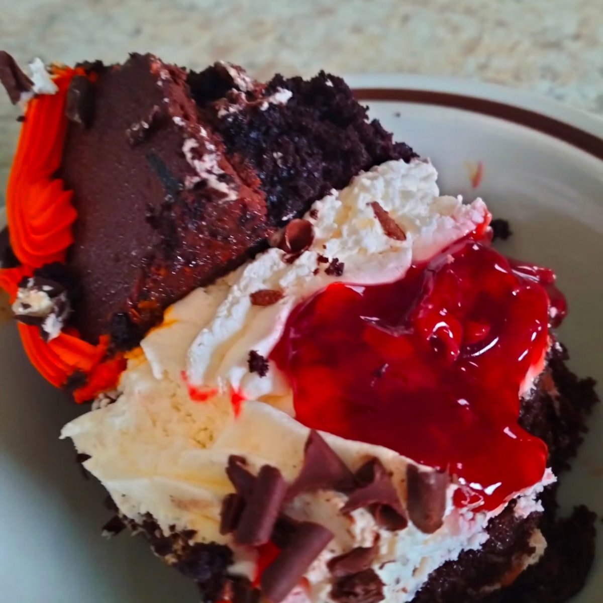 FreelancingWiki's tweet image. I've got some yummy cake 🍰😋
#yummycake #cakelover