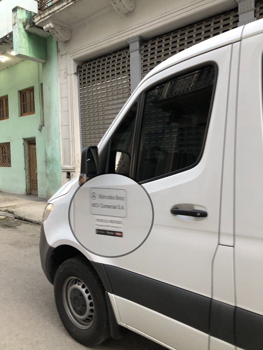 El <a href="/MINSAPCuba/">Ministerio de Salud Pública de Cuba</a> se queja del bloqueo por la falta de ambulancias, pero a <a href="/HugoCancio/">Hugo Cancio</a> el <a href="/PartidoPCC/">Partido Comunista de Cuba</a> le da el contrato para  comprar a la Mercedes, que recode en Berroa toda la flota de paneles para su distribución de <a href="/katapulk/">Katapulk</a> . Estos es #CubaEstadoTerrorista