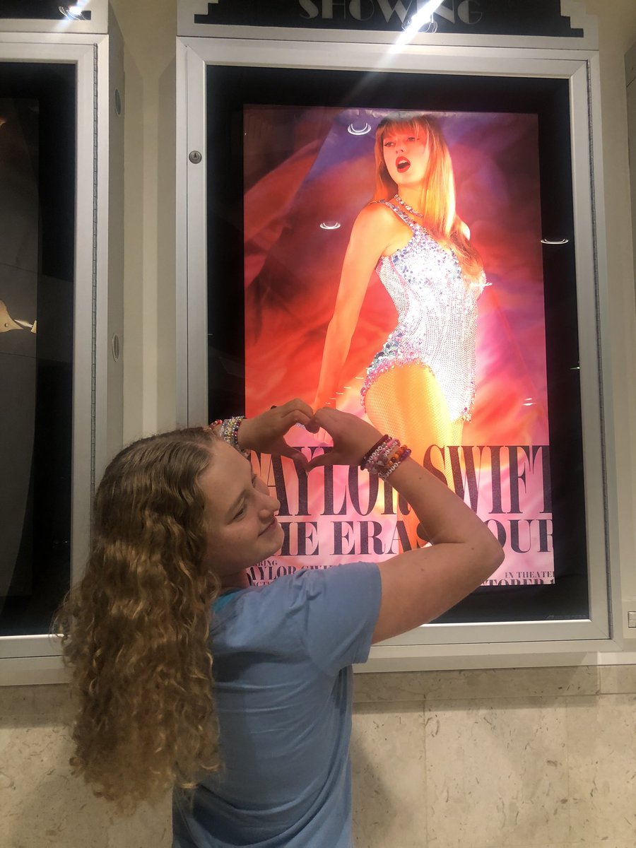 shannon13swift's tweet image. #HowIShakeItOff? AT THE ERAS TOUR MOVIE DURING SHAKE IT OFF!!#1989taylorsversion @taylornation13 @taylorswift13