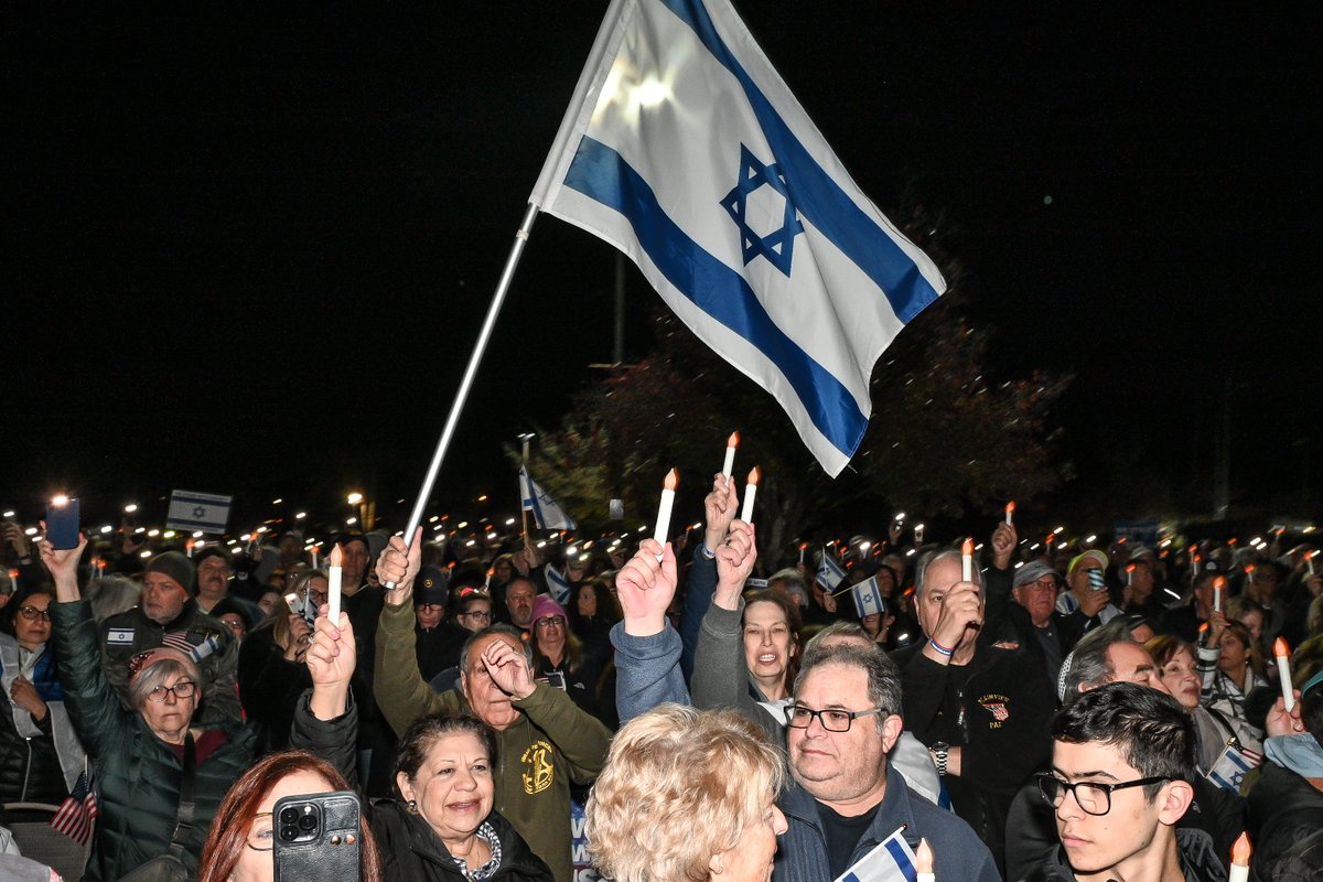 NCComptroller's tweet photo. TY to @JosephSaladino9 for hosting a rally & candlelight vigil with a moving performance by Schechter School of LI, calling on the safe return of hostages, including #PlainviewNY’s own, IDF Solider Omer Neutra.
We stand against antisemitism, hate & terror – Bring them home now! https://t.co/1bzAIlCBTk