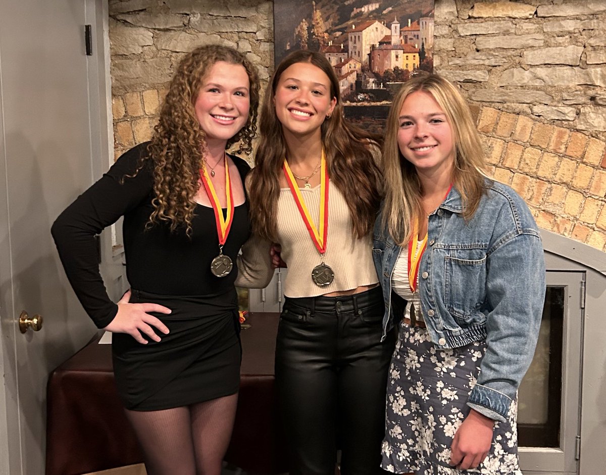 bataviagrlstnns's tweet photo. Award winners

20 Win Club
Addi  (29-15)
Erin    (27-14)
Kathryn (23-16)

30 Win Club
Casey  (36-11)
Emma  (35-12)
Julia      (34-13) https://t.co/OP1ajNiaIw