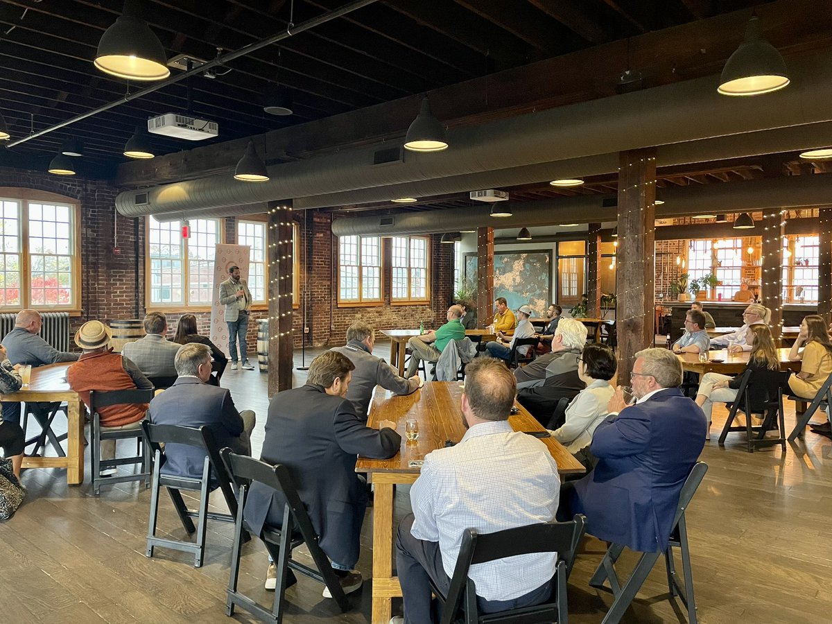 Jennifer Hallowell tweet media