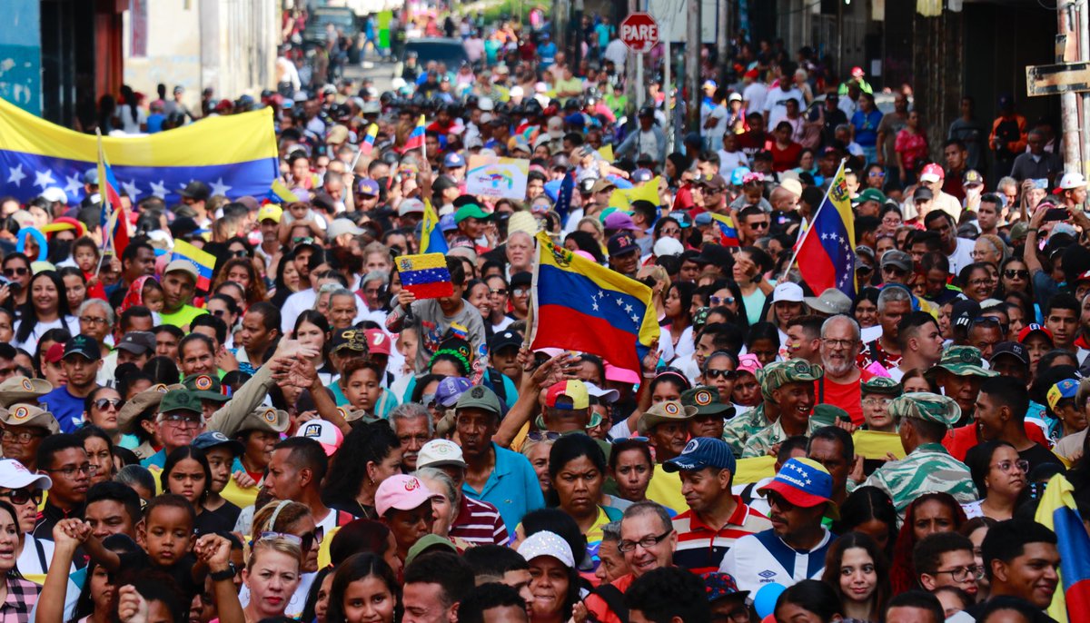 #6Nov Unidos con el propósito de defender el Esequibo caminamos el Casco de Turmero junto a nuestra gente para dar un mensaje claro que la soberanía nacional se respeta. ¡Venezuela Toda y Mariño Todo se moviliza en defensa de lo nuestro!  

<a href="/EsequiboOficial/">Comisión Defensa del Esequibo</a> 

#SíPorElE5equibo