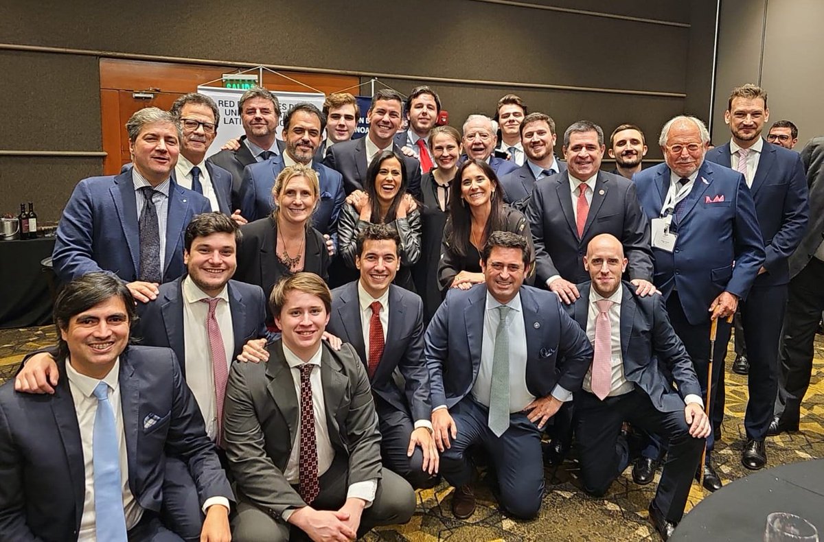 Muchas gracias a esta increíble delegación de 🇦🇷 que acompañó la Asamblea de <a href="/Red_UPLA/">UPLA #33años</a> en 🇵🇾
¡Sin ellos la semana pasada no hubiera sido lo mismo!
Aquí junto a los dos Presidentes <a href="/SantiPenap/">Santiago Peña</a> y <a href="/Horacio_Cartes/">Horacio Cartes</a>
Gobierno y partido unidos, para lograr un Paraguay próspero y pujante.