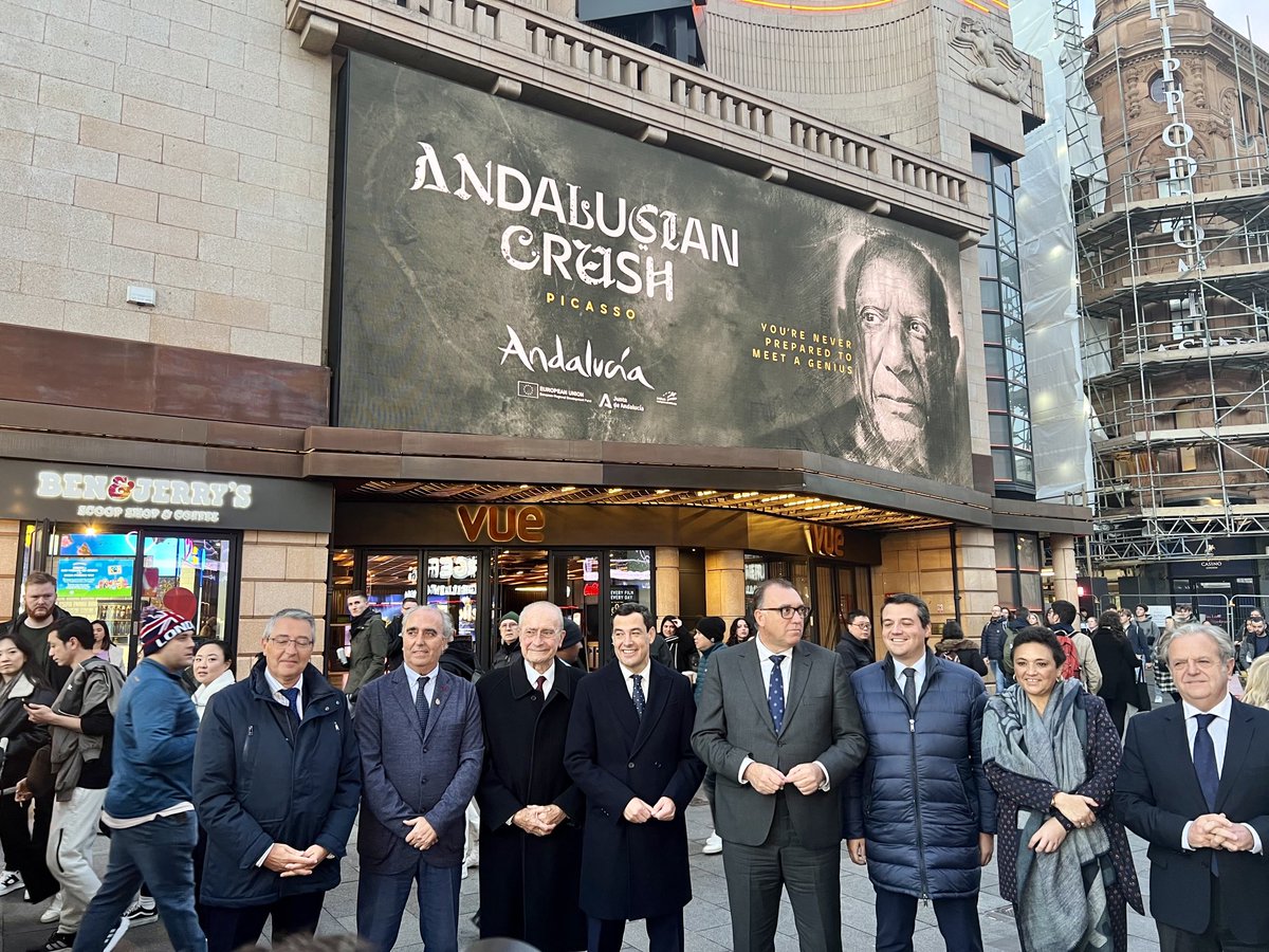 marbellaconfi's tweet photo. ๐Lamentable que la alcaldesa, โฆde #Marbella, @AngelesMunoz_โฉ, (estando hoy en Londres) no haya acudido a la relevante acciรณn promocional que ha tenido lugar en Leicester Square #AndalusianCrush. Sรญ estaban otros alcaldes (ver foto) con โฆ@JuanMa_Morenoโฉ๐#WTML https://t.co/N6dgFvSXtp