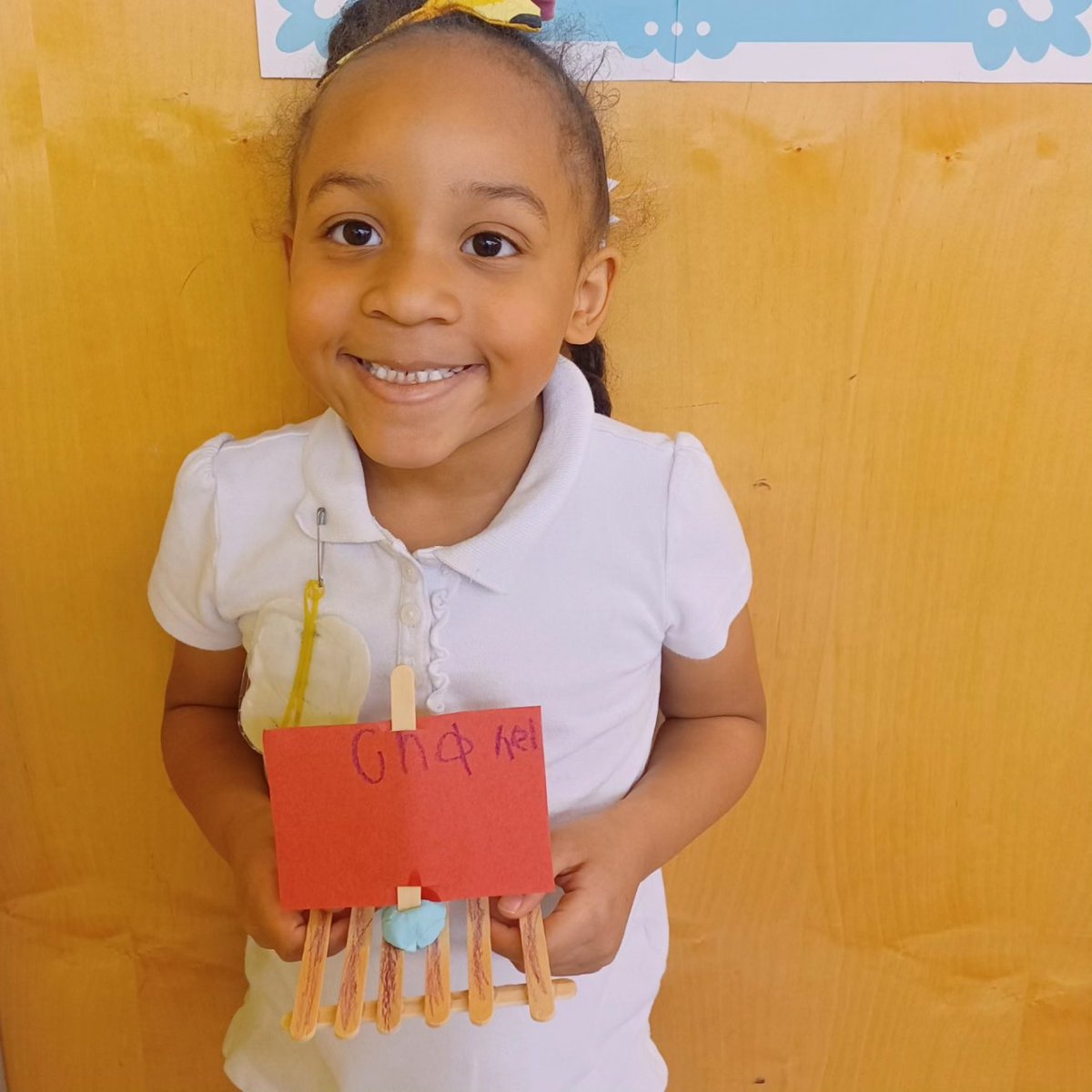 QueenBeeMsCNJ's tweet photo. Today, in the Busy Beehive,  scholars built their own rafts. They had to figure out how to make it float and move in the water. 
#busybee102 #laspantherpride #MovingintoGreatness #orangestrong #kindergartenrocks #kindergartenteacher #GoodtoGreat #kindergarten #kindergartenscience https://t.co/v3PqSQJECc