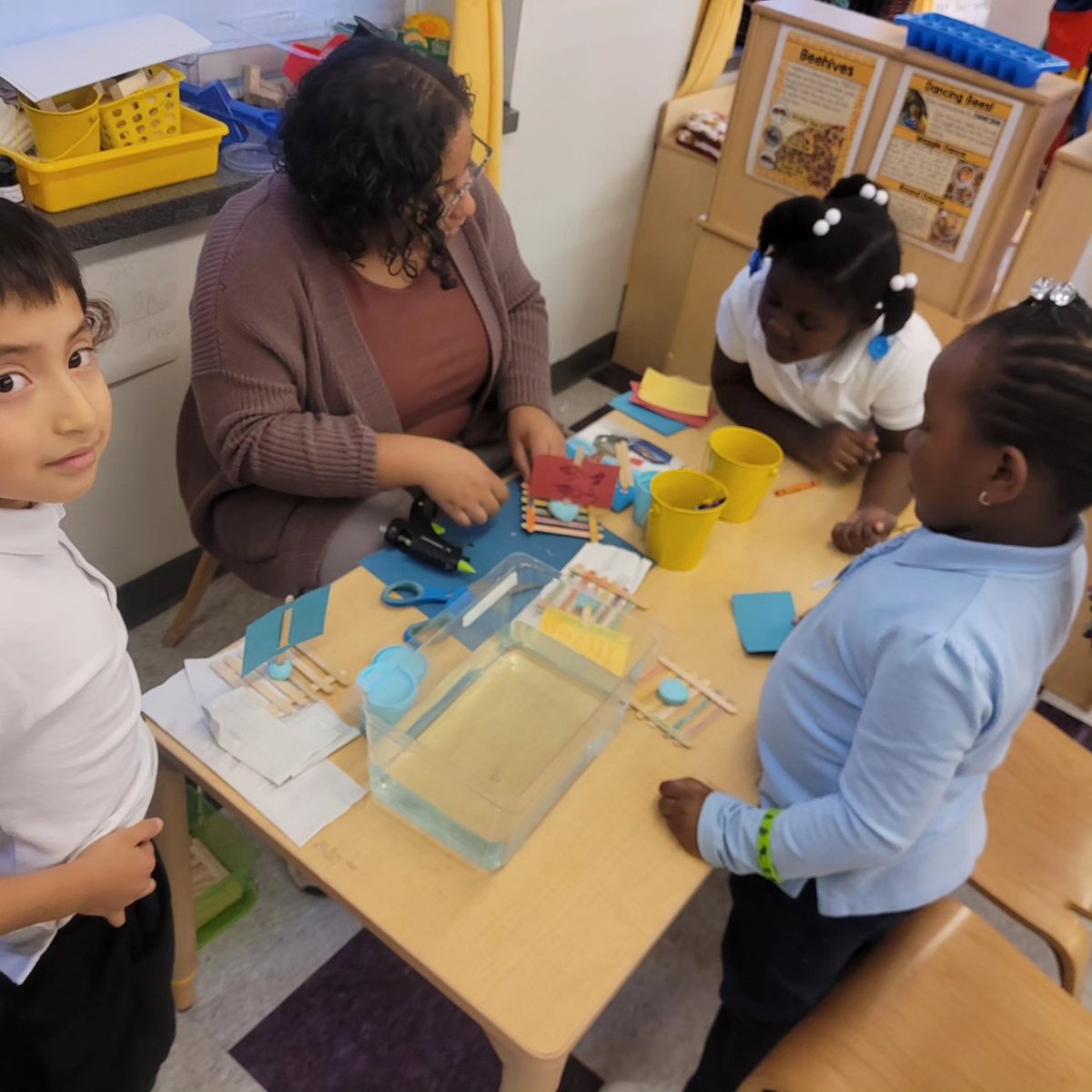 QueenBeeMsCNJ's tweet photo. Today, in the Busy Beehive,  scholars built their own rafts. They had to figure out how to make it float and move in the water. 
#busybee102 #laspantherpride #MovingintoGreatness #orangestrong #kindergartenrocks #kindergartenteacher #GoodtoGreat #kindergarten #kindergartenscience https://t.co/v3PqSQJECc