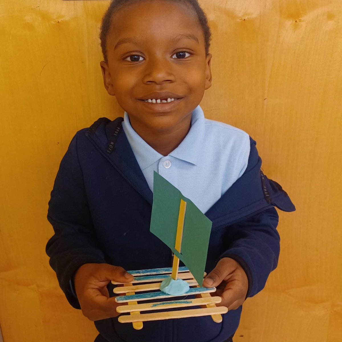QueenBeeMsCNJ's tweet photo. Today, in the Busy Beehive,  scholars built their own rafts. They had to figure out how to make it float and move in the water. 
#busybee102 #laspantherpride #MovingintoGreatness #orangestrong #kindergartenrocks #kindergartenteacher #GoodtoGreat #kindergarten #kindergartenscience https://t.co/v3PqSQJECc