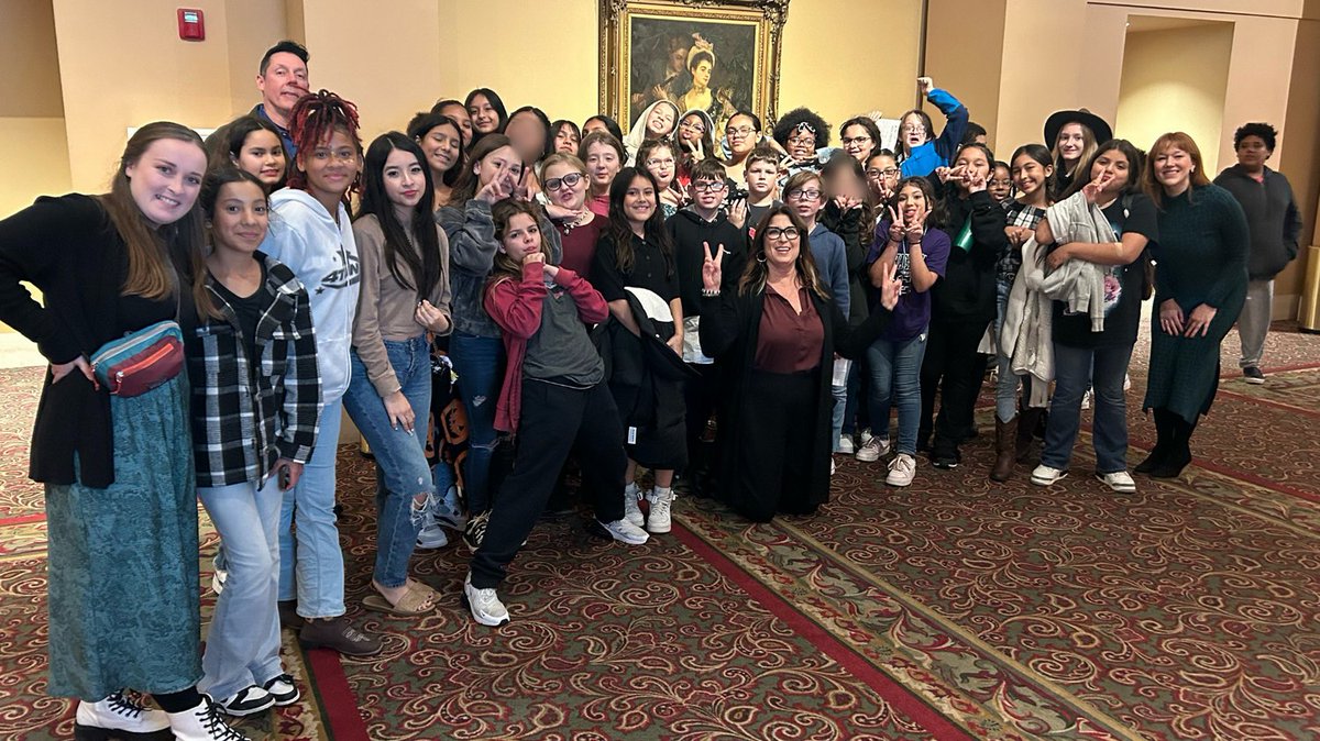 OPS_Bluestem's tweet photo. Night at the Opera: Bluestem Chorus students  attended the Opera Omaha production of "Don Pasquale," by composer G.Donizetti.  Students also enjoyed a visit from Alejandro Luis Orozco to talk about his career and perform for the students. #BluestemSings @operaomaha https://t.co/amzs1lPg0h