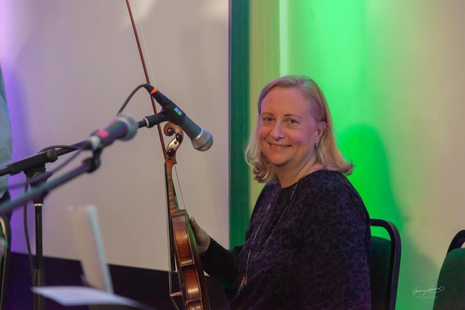 AnnawendyS's tweet photo. Delighted to have joined  @appliedmusicuhi grad and @ThinkUHI  alumna of the year Chloe Steele- for concert and album launch in Uist this weekend. raised 6.5k for @wiccioffice.  Wonderful engagement celebrating local community and culture. https://t.co/Oe5VLB9zB3