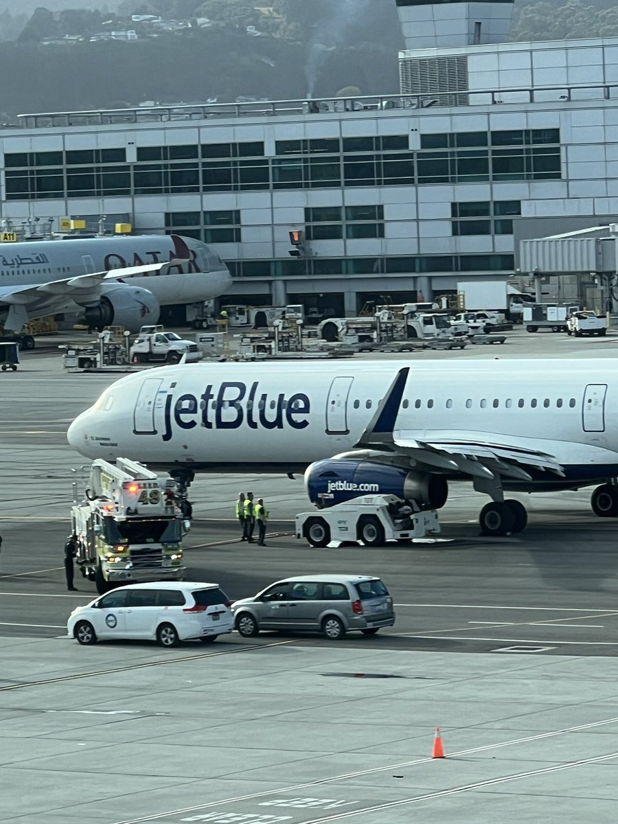ZKSnarkA's tweet photo. Ooooops.  That will do a number to your travel day. Always yield to the plane! ✈️ Hoping everyone is ok!
#sfo 
#jetblue https://t.co/fOxtyZcNbi
