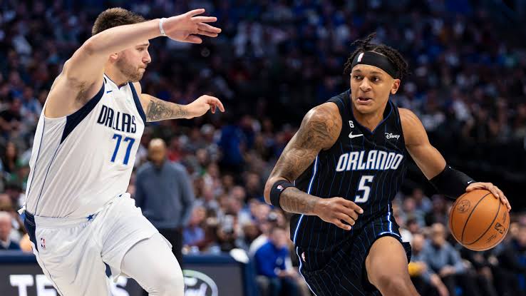 OrlandomagicLA's tweet photo. Nuestro rival de hoy, los Dallas Mavericks:
- Récord de 5-1
- De visita 2-1
- Anoche le ganaron a Hornets.
- La temporada pasada fue división de honores (1-1).
- Luka e Irving juegan.
*Líder en pts: Doncic.
-Líder en Reb: Doncic.
*Líder en Ast: Doncic.
#MagicTogether #MagicLatam https://t.co/nDHqrNY8in