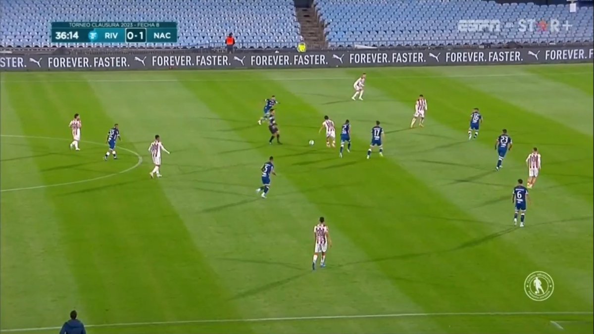 River Plate - Nacional. Cuarto partido que veo a Agustín Vera (04). En este último partido partiendo desde izquierda aunque en la segunda parte jugando ya por dentro (para mi debe ser 10). Jugador que merece la pena arriesgar en su contratación. Hay mucho, mucho futuro.
