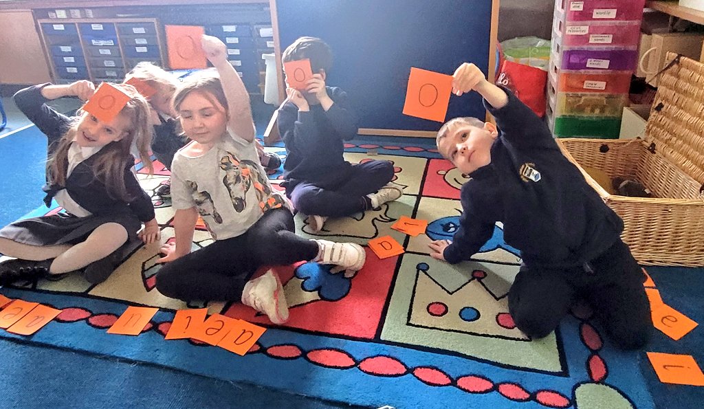 MrsTCaterpillar's tweet photo. Some of the P2s enjoyed a fun phonics game this morning. They each had a set of cards with the 5 different vowel sounds a,e,i,o and u. I showed them a cvc picture card and they had to try and identify the middle sound π€β#Blending #FunWithPhonics @MorayPS https://t.co/C1ehHugUgk