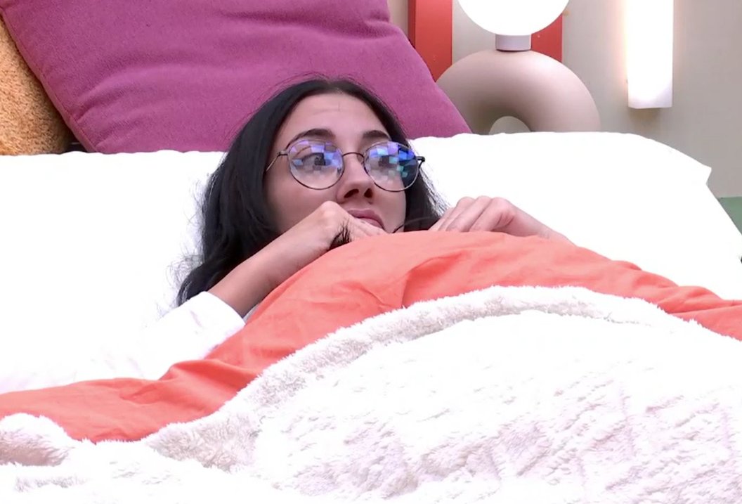 nocheGH's tweet image. La cara de Naomi viendo este momento
#GHVIP6N