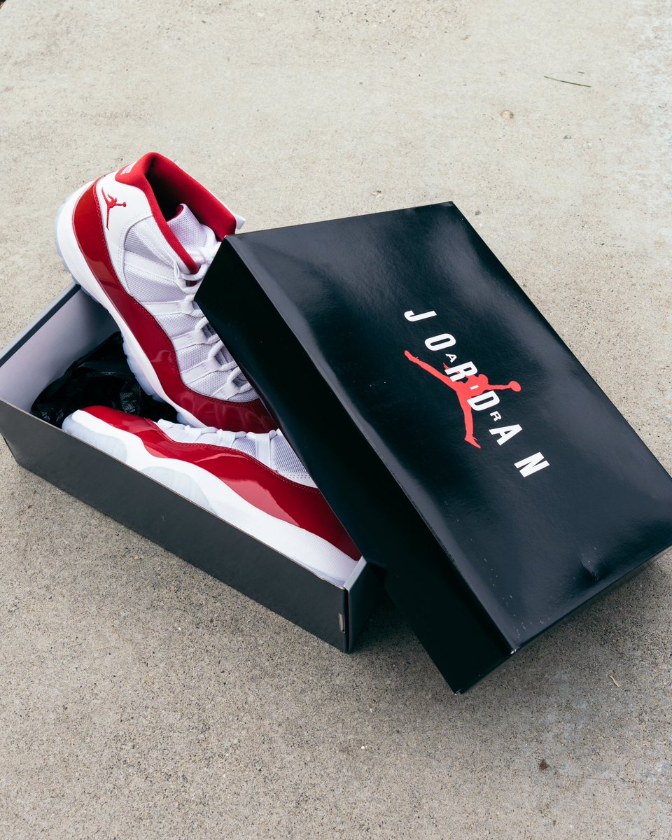 YoManAlberto's tweet photo. jordan 11 Varsity Red (cherry) on feet/review live on YouTube.

#snkrsliveheatingup #kotd #nikeair #jordan11 #jordanbrand #onfeetsneakers https://t.co/ckwVKRWFjS