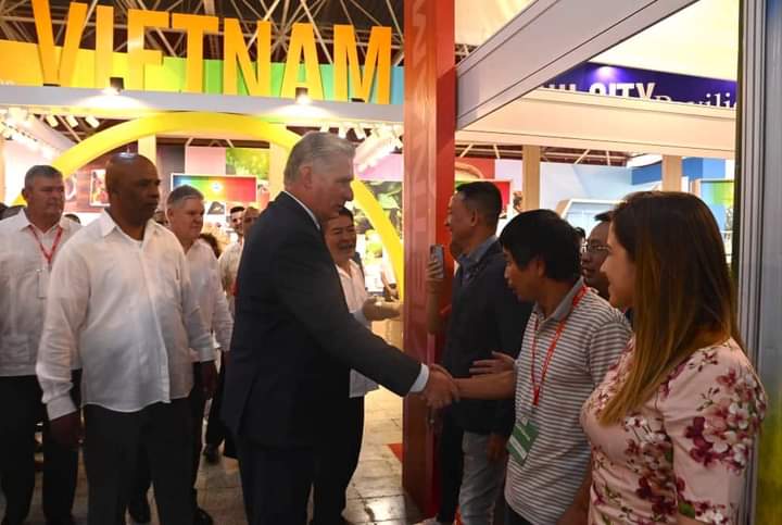 #AnapLasTunas Se  inauguró #FIHAV2023 ,Por el pte Cubano luego recorrió los pabellones expositivos de varios países que participan , que  suman 60 naciones que han apostado por #Cuba y 800 empresas, gran oportunidad para seguir impulsando el desarrollo de la economía nacional.