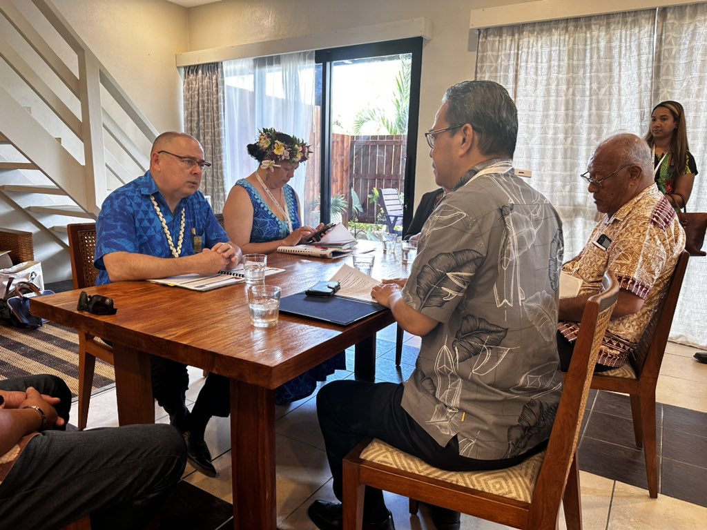 Cook Islands Foreign Affairs & Immigration (@cki_mfai) on Twitter photo Prime Minister and Pacific Islands Forum Chair, the Hon. <a href="/MarkBrownPM/">Mark Brown</a> met with Federated States of Micronesia President, the Honourable Wesley Simina this morning in Rarotonga 🇨🇰🤝🇫🇲 #KiaOrana #PIFLM52 Prime Minister and Pacific Islands Forum Chair, the Hon. <a href="/MarkBrownPM/">Mark Brown</a> met with Federated States of Micronesia President, the Honourable Wesley Simina this morning in Rarotonga 🇨🇰🤝🇫🇲 #KiaOrana #PIFLM52
