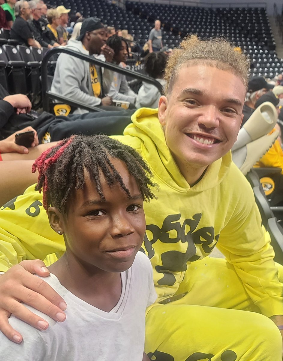 AliWhite01's tweet photo. What a fun basketball game today! Thank you @MizzouAthletics for having us! Go Tigers! https://t.co/6AvBjJCeTz