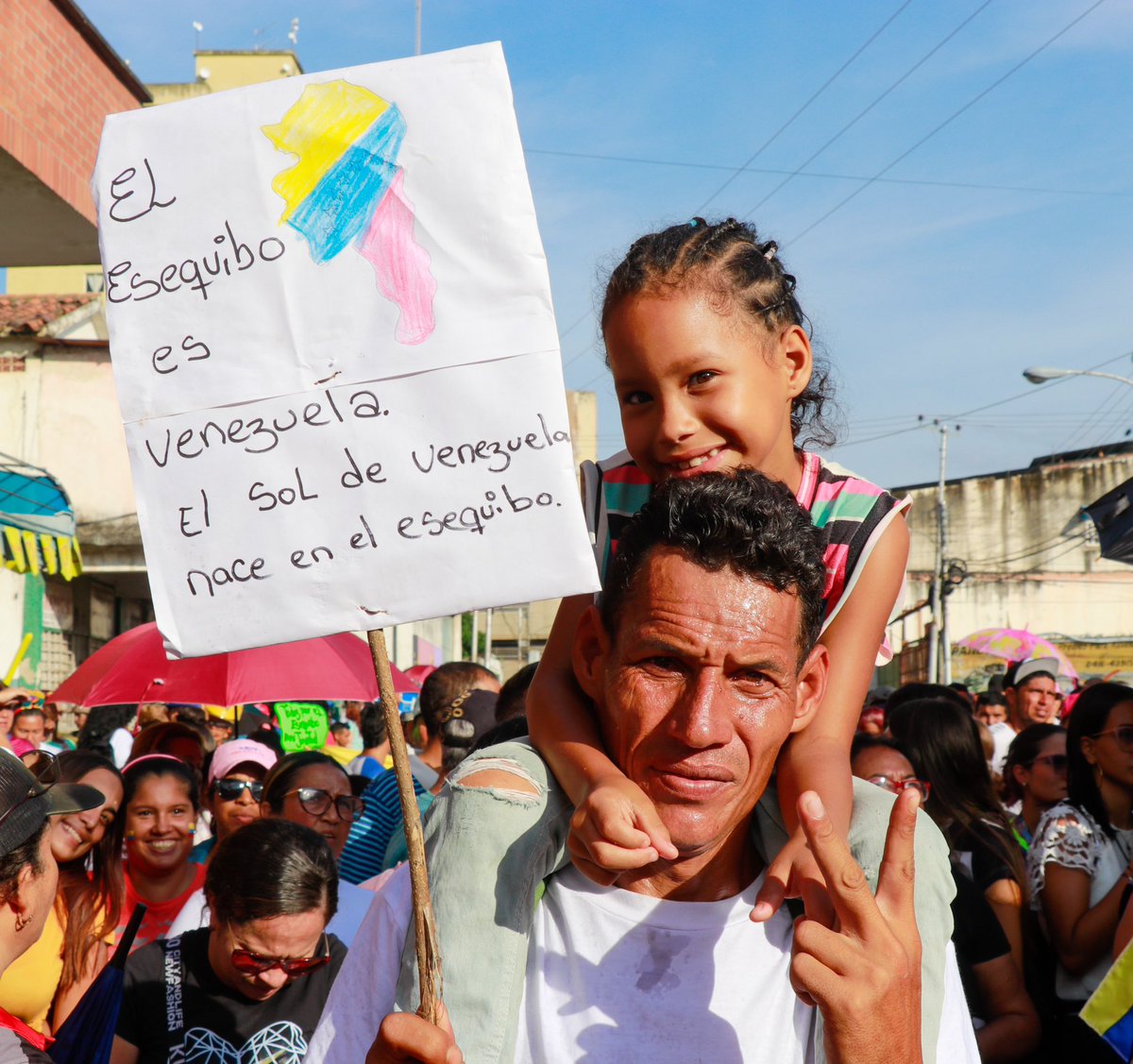 Manueljuventud2's tweet photo. #6Dic El Esequibo es un territorio que legítimamente nos pertenece y como venezolanos es nuestro deber defender la soberanía nacional. Hoy nos movilizamos con la alegría, la unidad de todos los sectores y el amor patrio en las calles de Turmero municipio Santiago Mariño para levantar nuestra voz y respaldar el referéndum consultivo del próximo #3Dic. 

¡Venezuela Toda! 🇻🇪 #SíPorElE5equibo