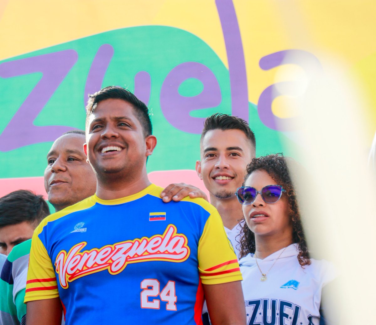 Manueljuventud2's tweet photo. #6Dic El Esequibo es un territorio que legítimamente nos pertenece y como venezolanos es nuestro deber defender la soberanía nacional. Hoy nos movilizamos con la alegría, la unidad de todos los sectores y el amor patrio en las calles de Turmero municipio Santiago Mariño para levantar nuestra voz y respaldar el referéndum consultivo del próximo #3Dic. 

¡Venezuela Toda! 🇻🇪 #SíPorElE5equibo