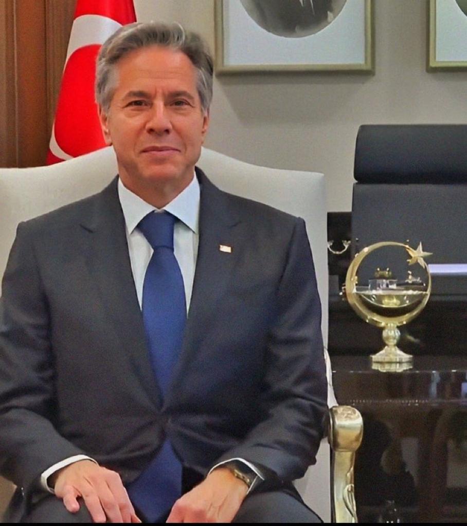 Dekoratif Biblo ile "Ay Yıldız'lı Mescid-i Aksa" mesajı

Dışişleri Bakanı Hakan Fidan ile görüşen Blinken'e Mescid-i Aksa mesajı verildi.

#MescidiAksa #HakanFidan #Gaza #Gazze #Filistin #Türkiye