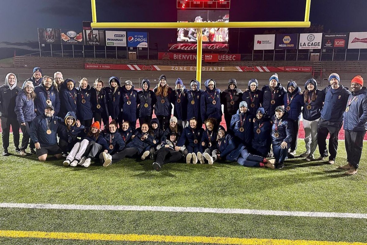 No. 3 in the country! 🥉 

Congratulations to Queen's Women's Rugby who culminated a terrific season with a third-place finish at Nationals. Congratulations also to the three Gaels named tournament all-stars: Carmen Izyk, Tattyannah Jackson, and Izzy Page!

#ForGold | #ChaGheill