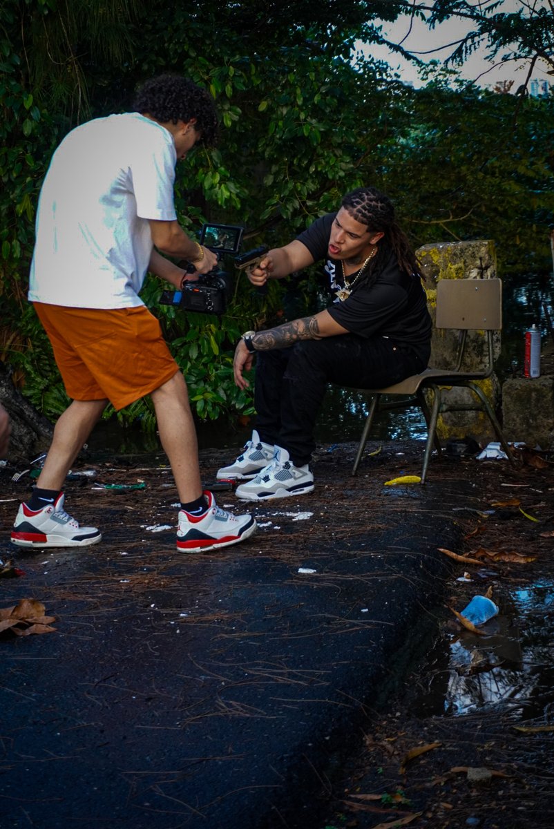 been a while twitter... Ive been shooting hella vidsss🎬🎥