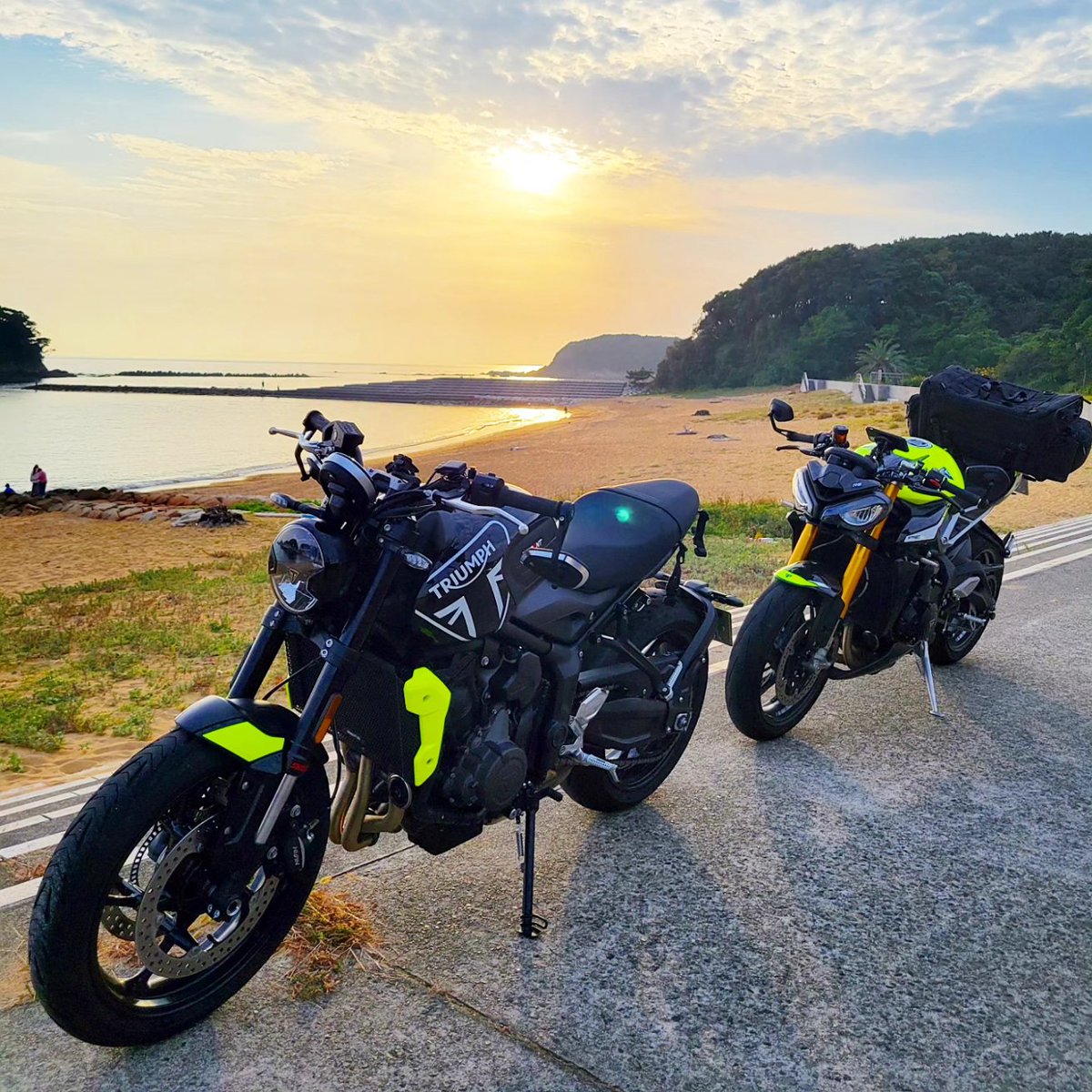 Naliyoka's tweet photo. 3気筒兄弟!
なかなかレアな並び^^
#TRIUMPH
#TRIDENT660
#STREETTRIPLE765MOTO2EDITION
#RACINGYELLOW
#THREECYLINDER
#WATERCOOLING
#3気筒
#水冷
#水冷3気筒エンジン
#bikelife
#LifeStyleOfMyLife https://t.co/D1vS2DAvH4