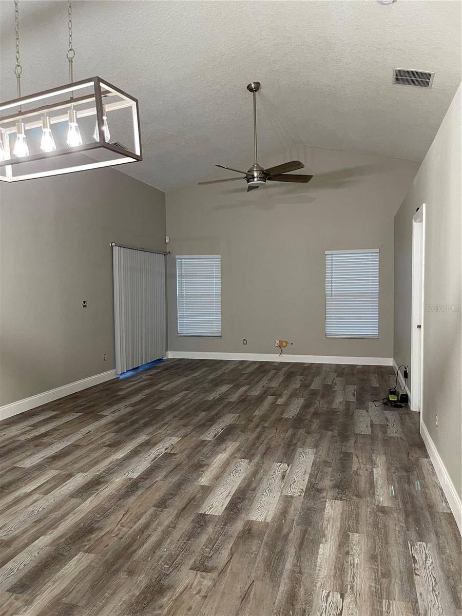 galdyayala's tweet photo. 1054 BLUEGRASS DR, Groveland, FL 34736 just hit the market!
Take a look at this awesome space: https://t.co/O7n83P6ibX
#OURLIFESTYLE
https://t.co/mM8MOYEJtB https://t.co/bndlyaEmLO