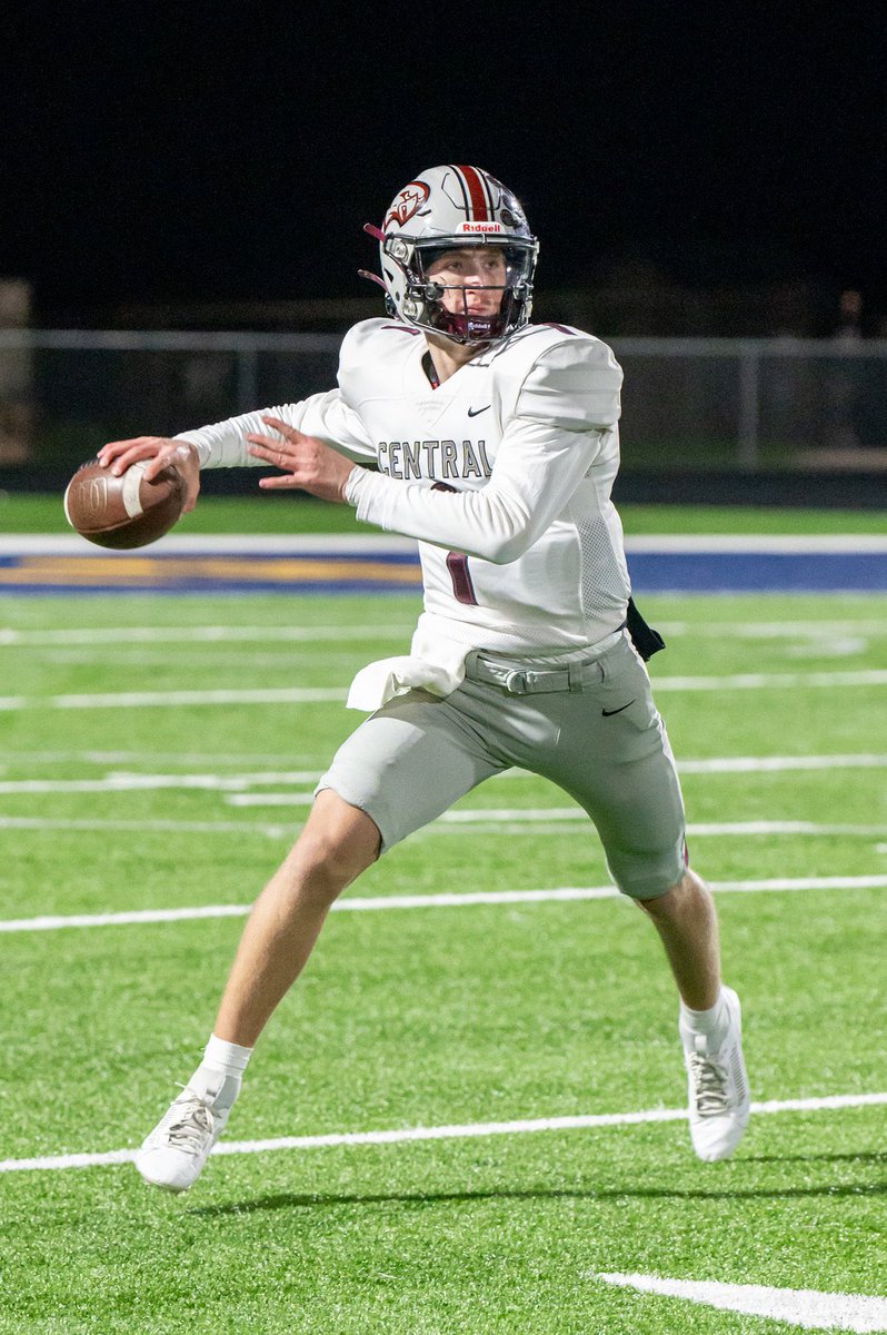 brockkoeppel1's tweet photo. Honored to be named an All-Region Quarterback! @WestoshaFBall https://t.co/WPsexb4hmS
