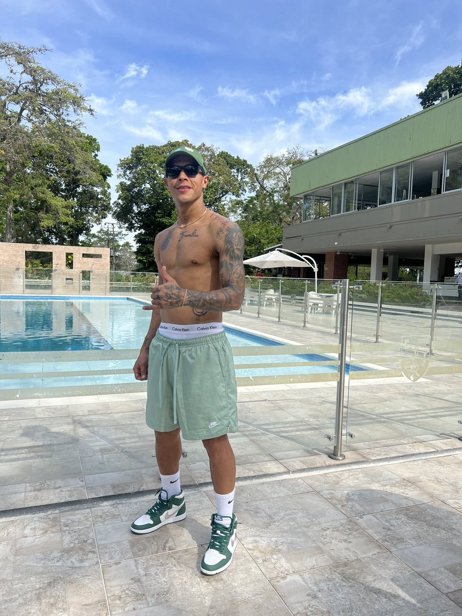 juanchorios14's tweet photo. Holiday😎 atraes lo que piensas y sueñas…Solo pensamientos y palabras positivas⚡️Tu energía siempre al 100🔥 contagia siempre buena vibra,puedes ser la motivación de alguna persona🤜🏻🤛🏿 Se viene lo lindooo 🤤    ⚽️❤️          ⏳👱🏾‍♂️ https://t.co/YQOWIJTZvR