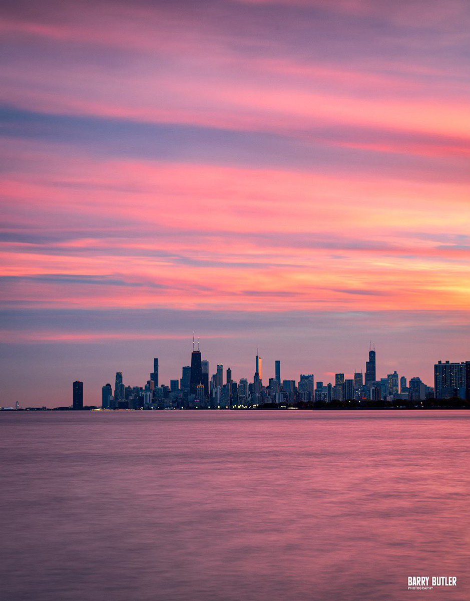This evening's beautiful, colorful sunset in Chicago. #weather #chicago #ilwx #news