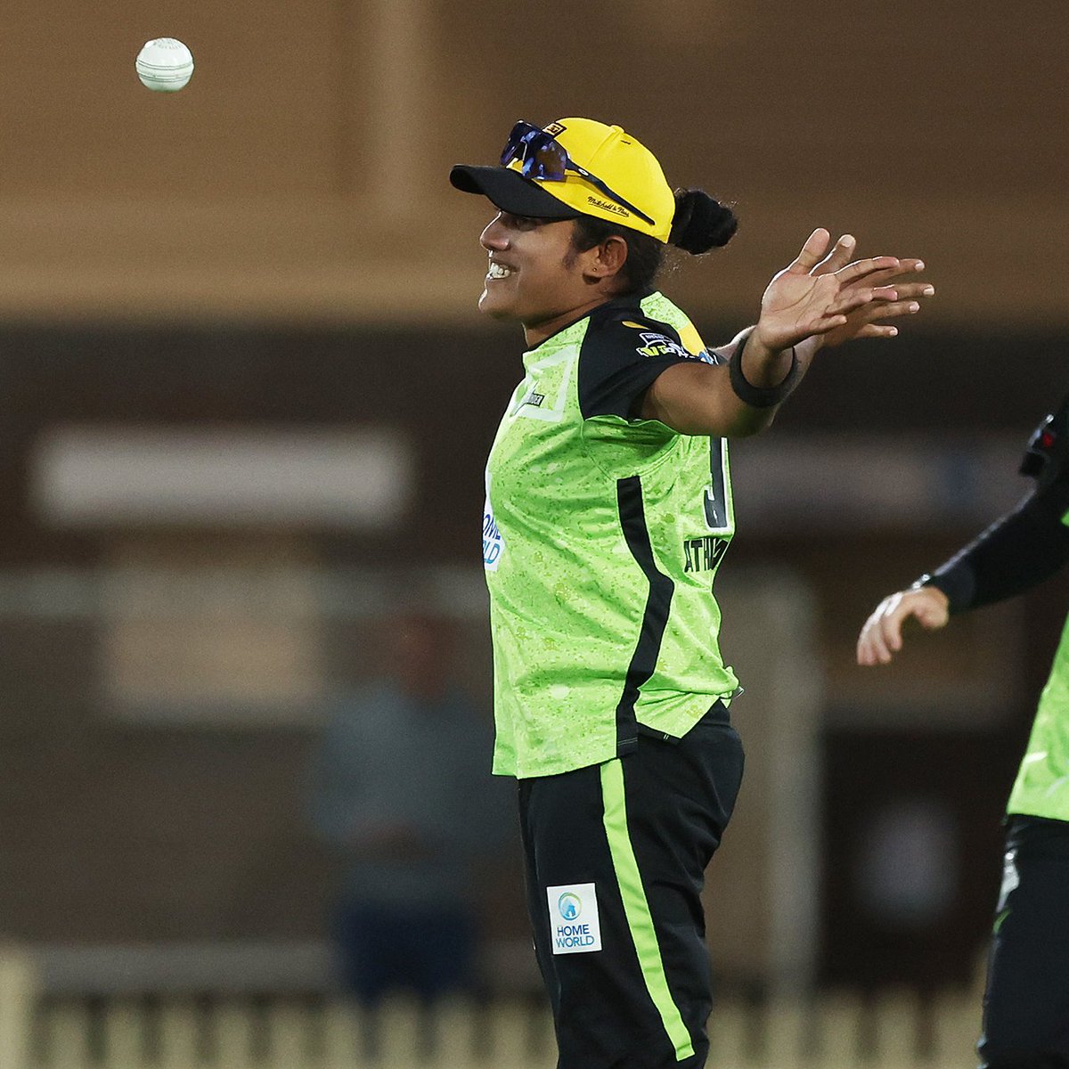 ThunderBBL's tweet photo. 6️⃣ matches
3️⃣0️⃣2️⃣
4️⃣ fifties
5️⃣0️⃣.6️⃣6️⃣ average
🔝 current leading run-scorer

Chamari Athapaththu, flying high in the @WBBL 

#WBBL09 #ThunderNation https://t.co/9cpTFKEofB
