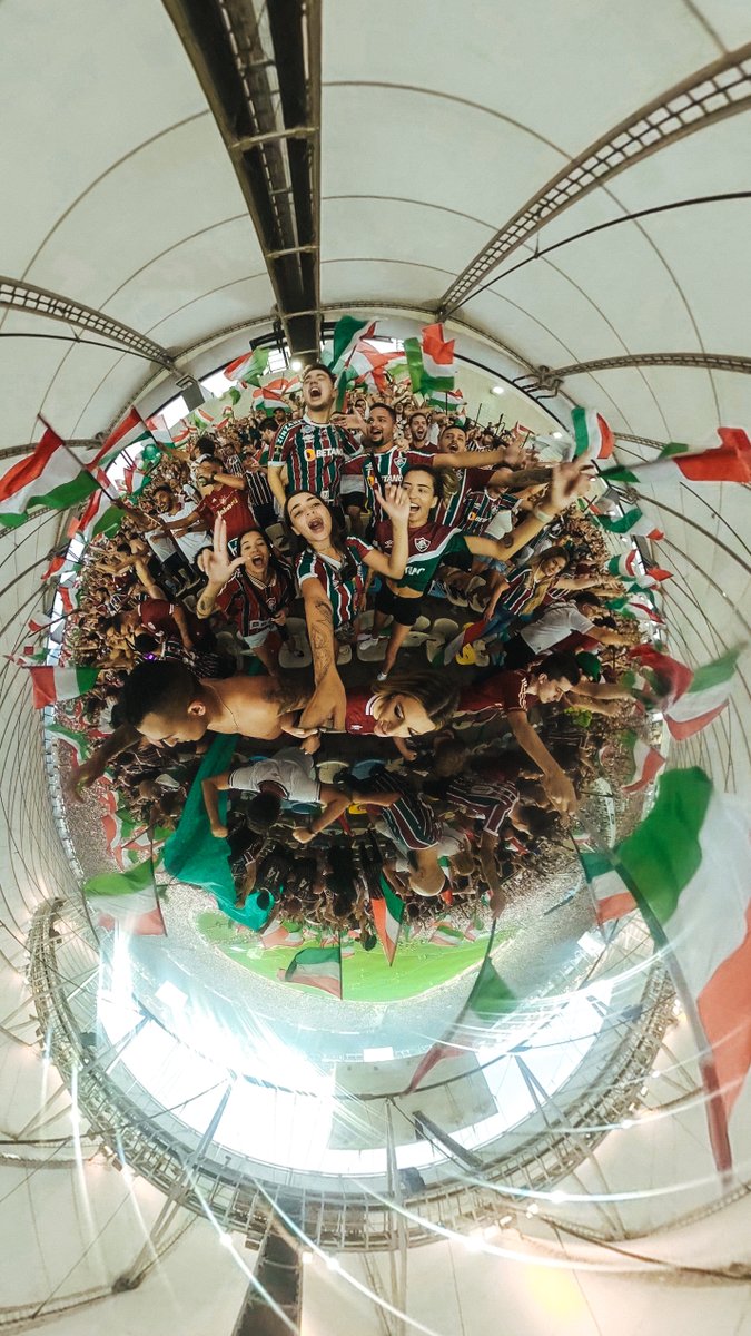 😱🇭🇺 Loucos da cabeça... 🎶

🥇 ...E donos da #GloriaEterna!

🏆 <a href="/FluminenseFC/">Fluminense F.C.</a> #Libertadores