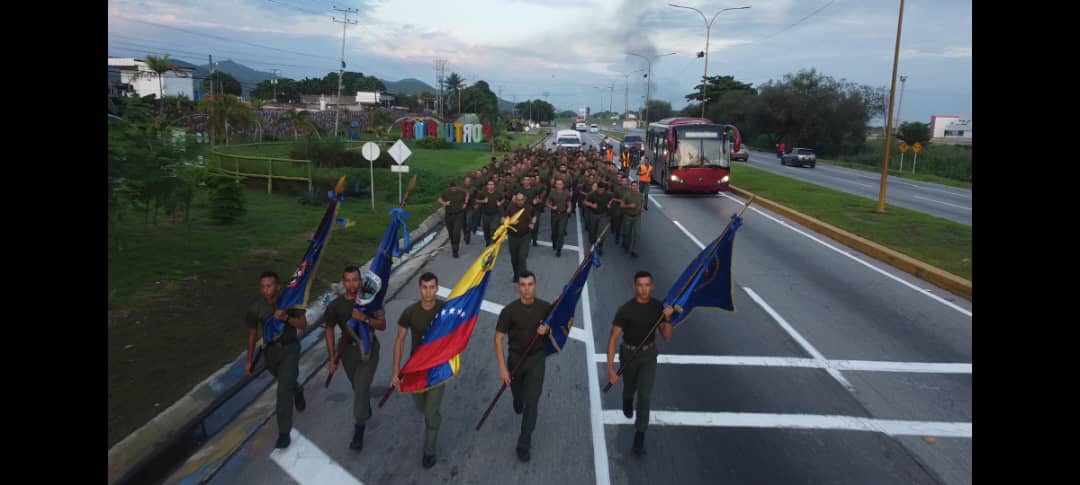 ARB_CANB23's tweet photo. 📌#06Noviembre Los combatientes aeronavales de la @ARB_CANB23 realizaron trote en la ciudad de Puerto Cabello, levantando la voz en defensa de la Patria de Bolívar! Demostrando con elevado espíritu nacionalista, que ¡EL ESEQUIBO ES NUESTRO! https://t.co/gO65zhWF9B