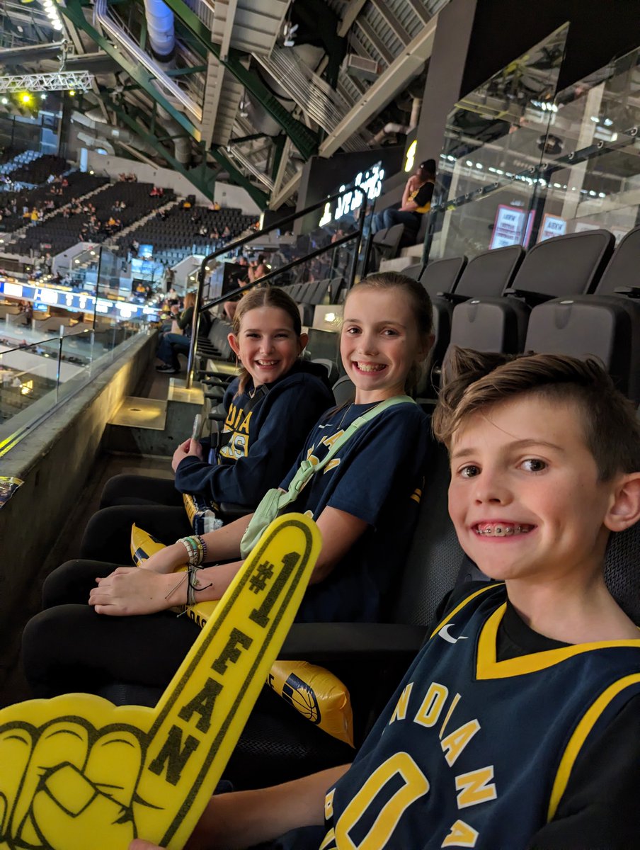 coupleofsweets's tweet photo. #pacersgamenight https://t.co/aDGeeEzAxJ