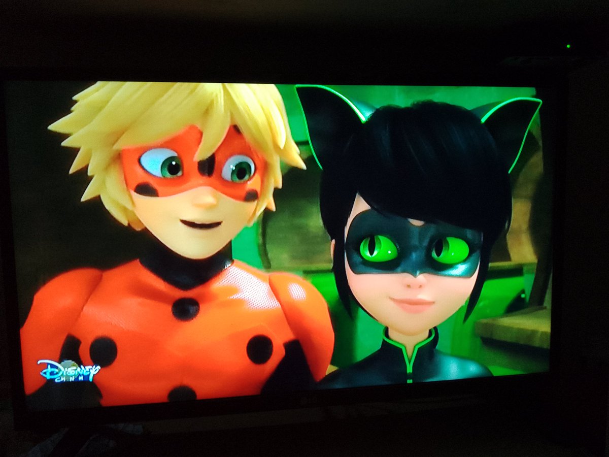 josselyneabiga1's tweet photo. En serio me gustó tanto ver de nuevo a Mr.Bug y Ladynoir🐞🐈‍⬛, ver cómo Marinette actúa al ver a Chatnoir...se acerca el beso #marichat #MiraculousLadybug #Ladybug #Chatnoir #MrBug #Ladynoir https://t.co/PYoKgOLcwr