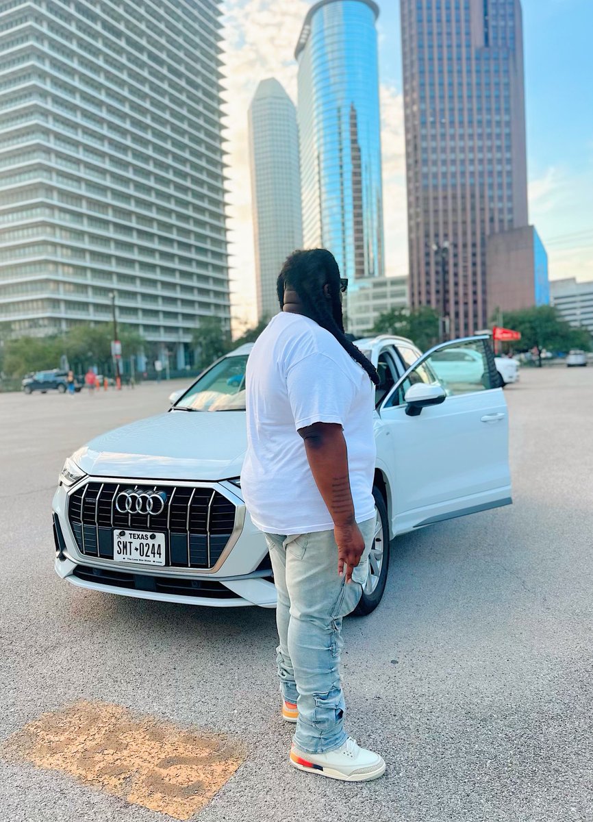 mari__montana's tweet photo. I love Houston I ain’t even wan come back home 😅 #RealLifer #OutstandingMember https://t.co/6HGJyQ4tCY