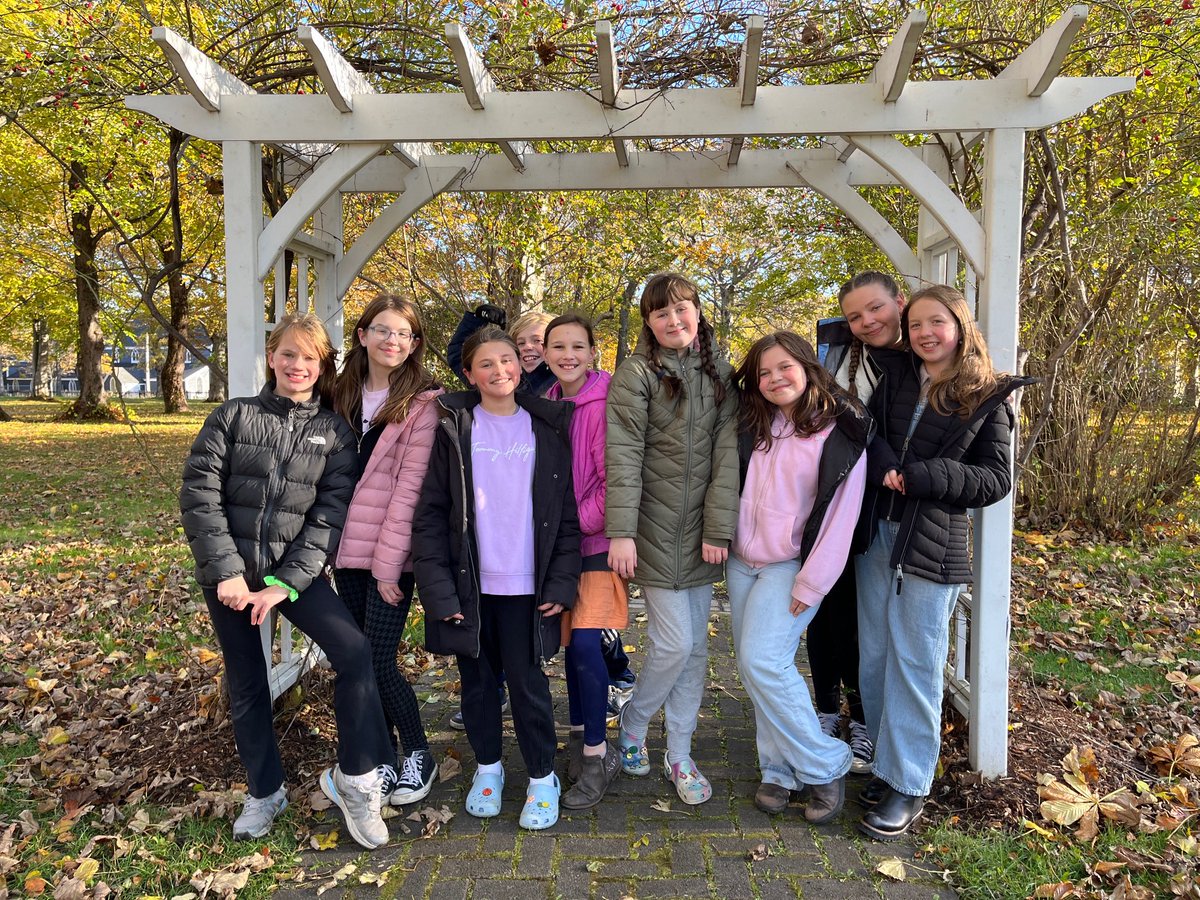 judy_foote's tweet photo. The beautiful grounds of GH was full of life on this sunny, very chilly, day when students from the neighborhood school, Bishop Field Elementary, spent time playing soccer among the Fall leaves. #outdoorbreak #healthyactivity #funtimewithfriends https://t.co/IXR4YswB4r