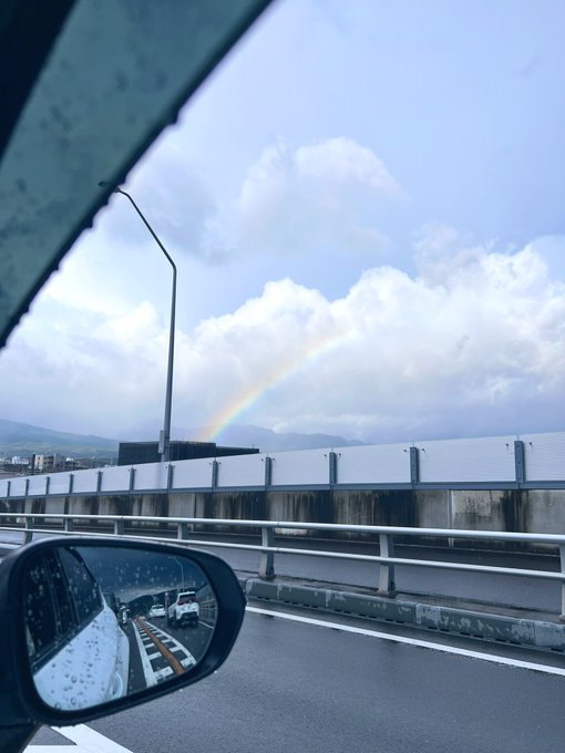 Good morning guys !! I found a this rainbow🌈 https://t.co/WYBcE2lvwq