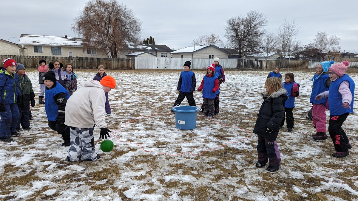 ChelsiJR's tweet photo. Playing a modi version of 360 Lacrosse taught to me on the @GEOEC fall retreat; bucket ball was a big hit for our Take Me Outside club today. The kids caught on fast and we were able to make changes to up the challenge and increase activity. @takemeoutside @albertaHPEC @FMPSD https://t.co/BzCemDlQ3J