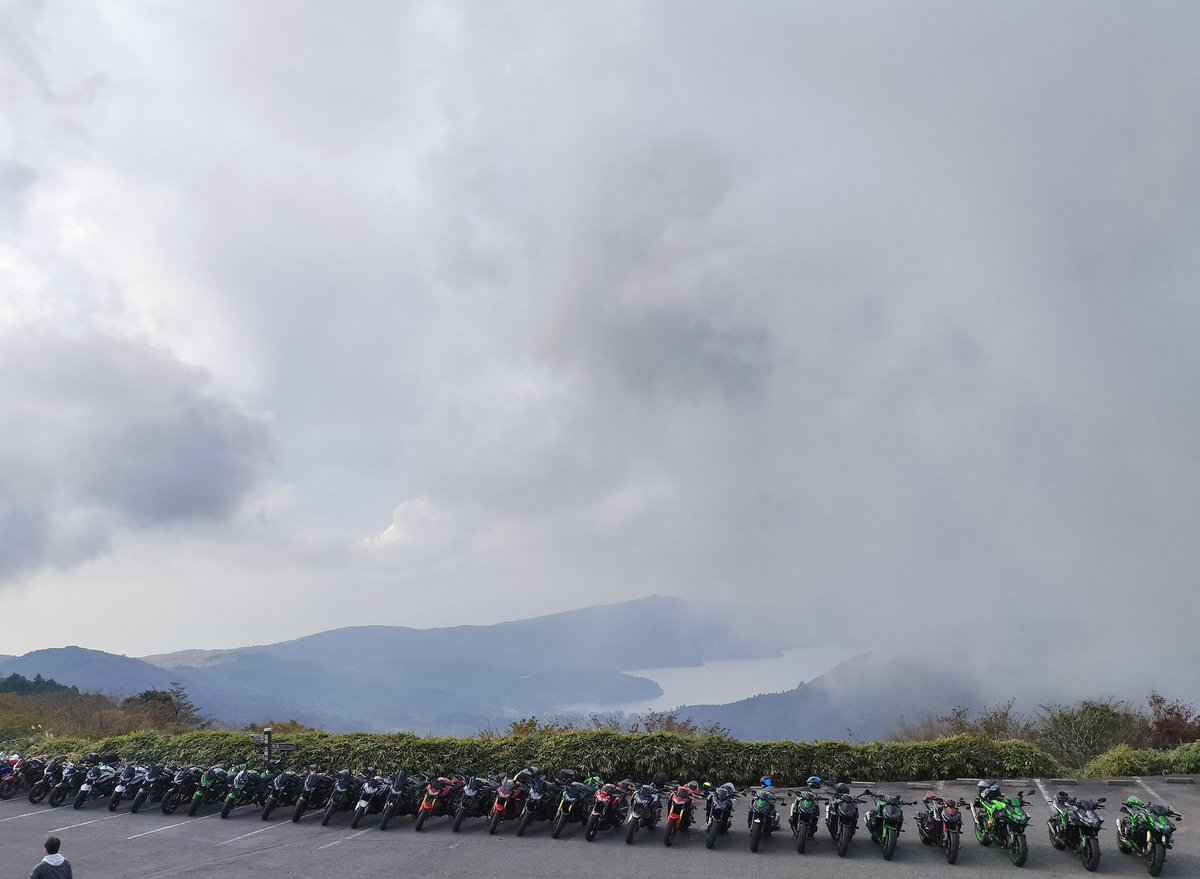 1050Adi's tweet image. 11/5日、箱根大観山のZミーティングでお会いした方々、イベント運営して頂いた方々…
本当にありがとうございました😆🙏

楽しみにしてたためか、
少しテンション上がり過ぎてしまいご迷惑かけたかもしれませんが💦
予想以上に…かなり楽しかったです😆⤴️

次は2023.11.25ですよー‼️‼️
#zmt
#zmeeting